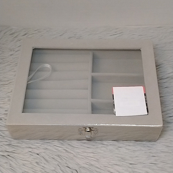🔥Free With Minimum $50 Purchase🔥BNIP Jewelry Storage Box - Picture 1 of 5